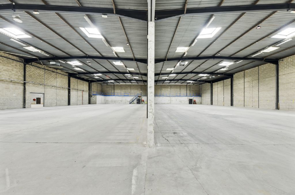 Entrepôt de 1 210 à 4 030 m² à la location proche de Paris – Essonne