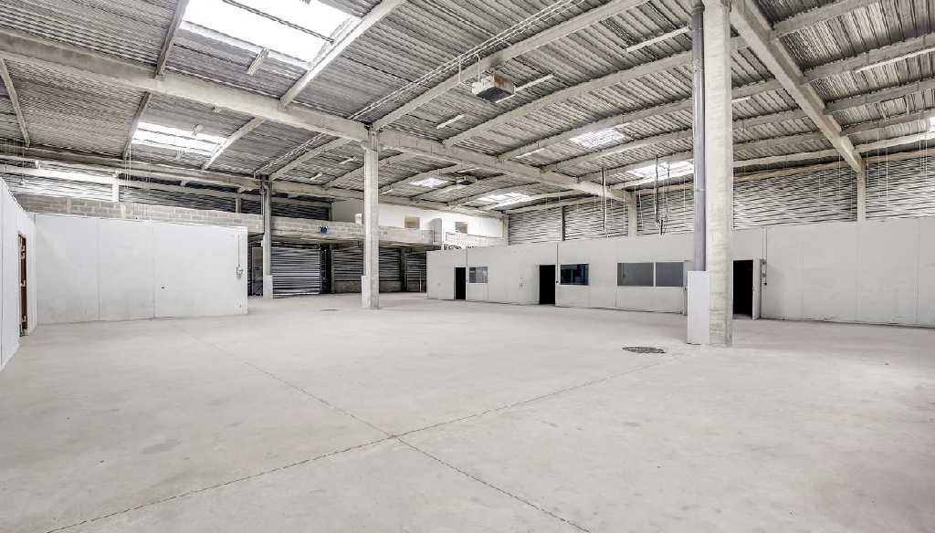 Entrepôt de 2 400 m² à louer proche de Paris – Essonne