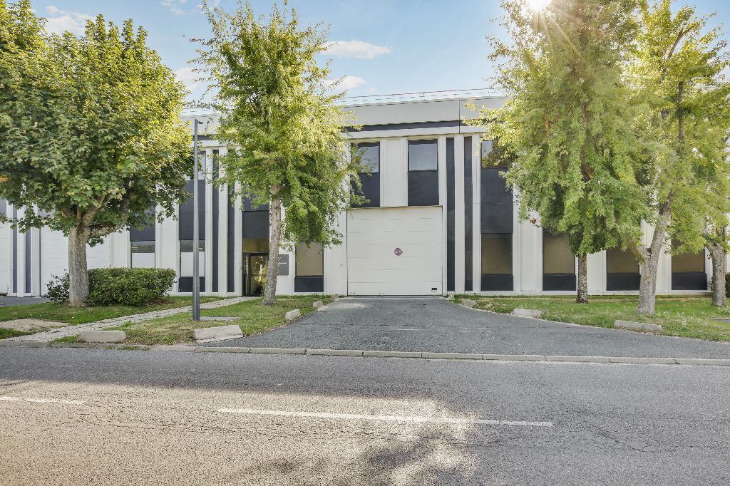 Entrepôt de 725 à 3 300 m² à louer proche de Paris – Essonne