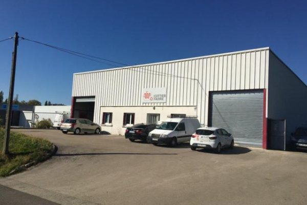 Entrepôt de 950 m² à louer dans le Jura