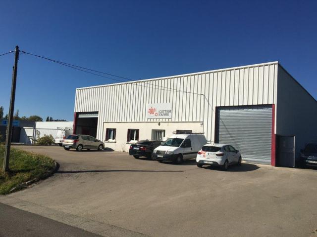 Entrepôt de 950 m² à louer dans le Jura