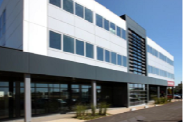 Immeuble de bureaux et commerces de 3 400 m² à vendre – Poitiers -Technopôle du Futuroscope