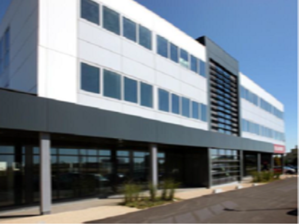Immeuble de bureaux et commerces de 3 400 m² à vendre – Poitiers -Technopôle du Futuroscope