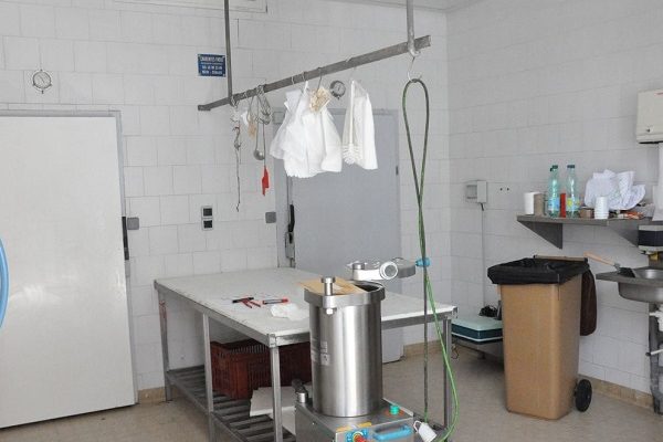 Laboratoire de 320 m² à vendre – La Tour-Blanche (24)