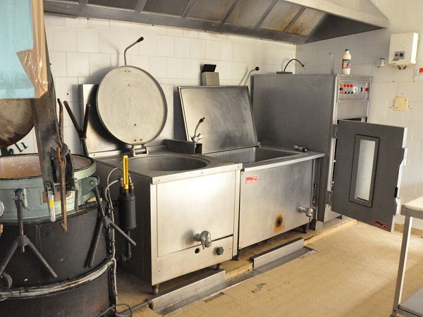 Laboratoire de 320 m² à vendre – La Tour-Blanche (24)