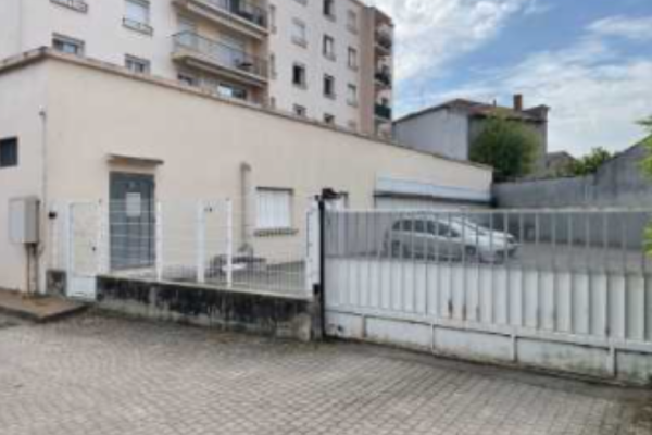 Local commercial de 550 m² à vendre – Le Coteau