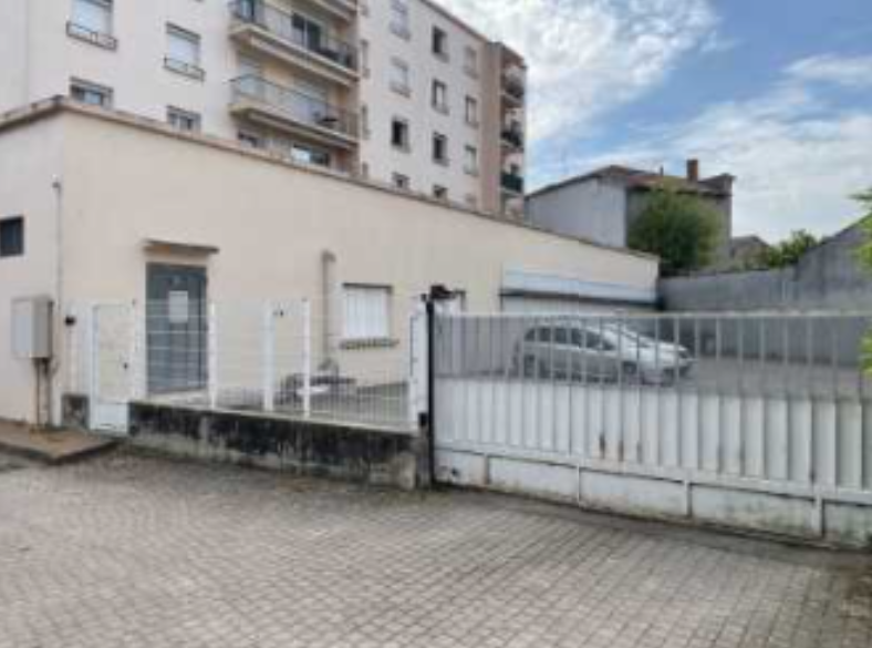 Local commercial de 550 m² à vendre – Le Coteau