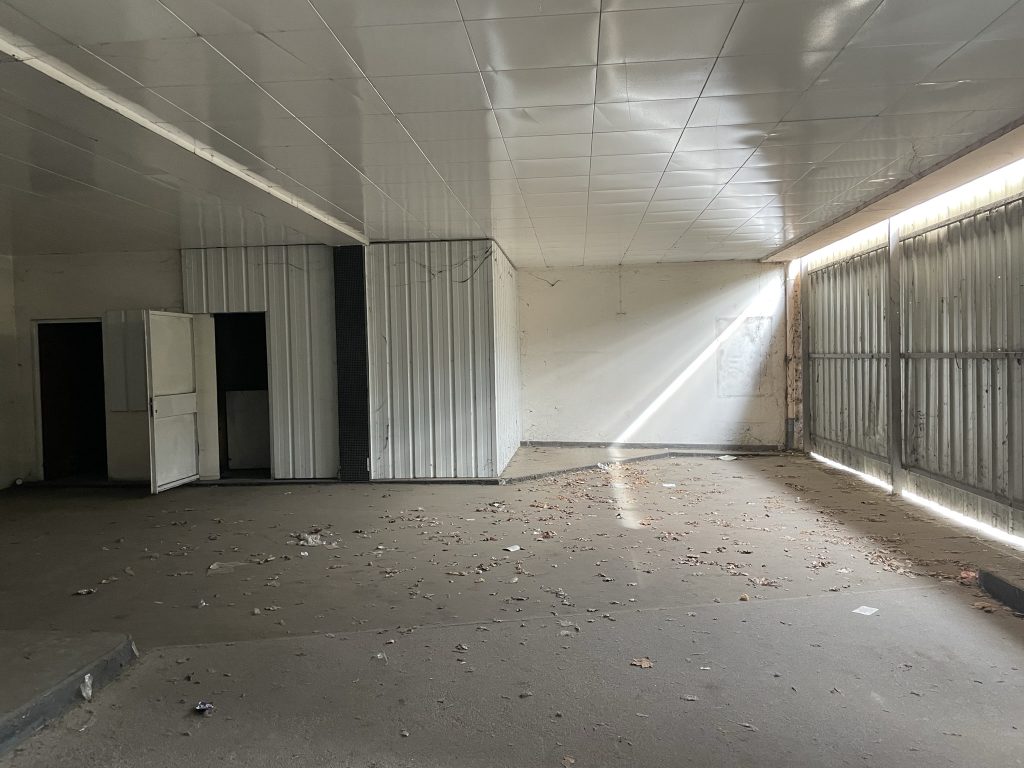 Local commercial de 550 m² à vendre – Le Coteau