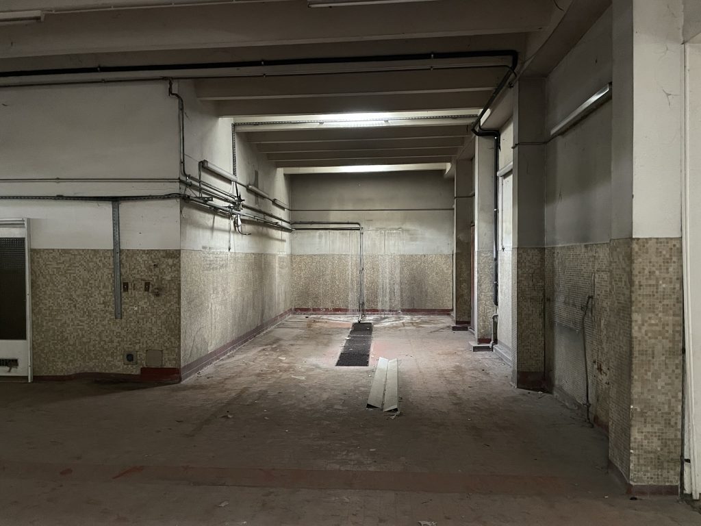 Local commercial de 550 m² à vendre – Le Coteau