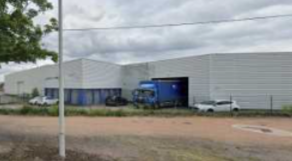 Local d’activité de 1 600 m² à louer – Roanne
