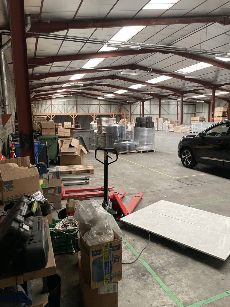 Local d’activité de 1 600 m² à louer – Roanne