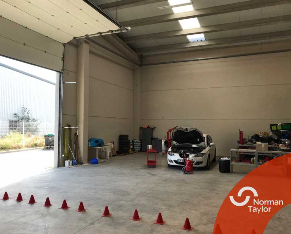 Local d&rsquo;activité de 200 m² à louer à Perpignan