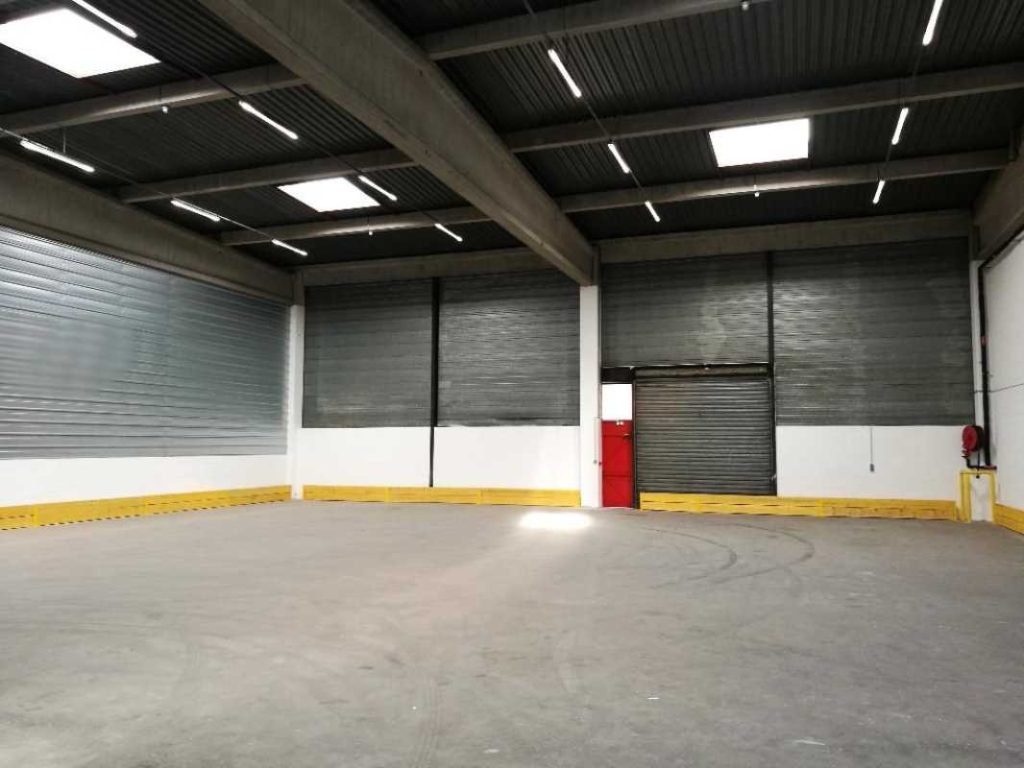 Local d&rsquo;activité de 200 m² à louer à Perpignan