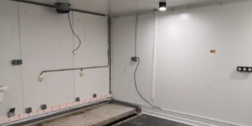 Local d’activité de 305 m² à vendre ou à louer – Villerest