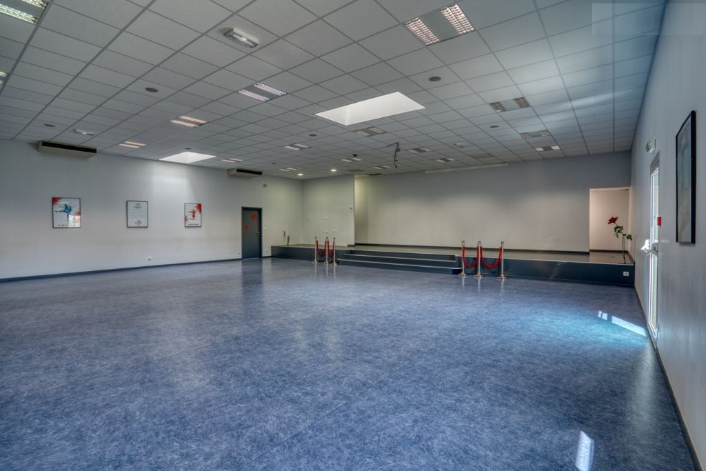 Local d’activité de 645 m² à l’achat ou à la location – Bourran (47)