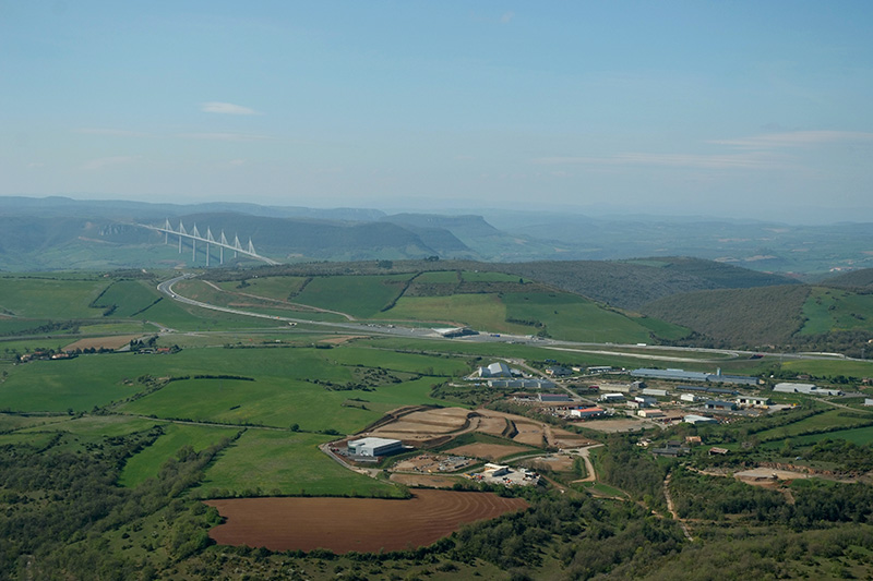 Local d&rsquo;activités à louer d&rsquo;une surface de 250 m² – Millau Viaduc 1