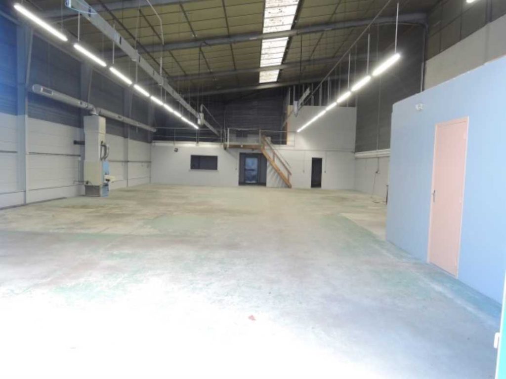 Local d&rsquo;activités à vendre Paris –  1 020 m² – Meaux