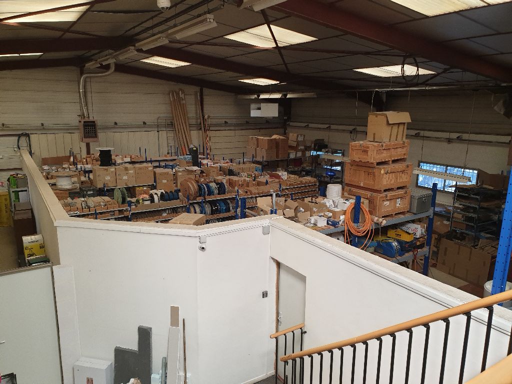 Local d&rsquo;activités de 770 m² à vendre proche de Paris – Essonne