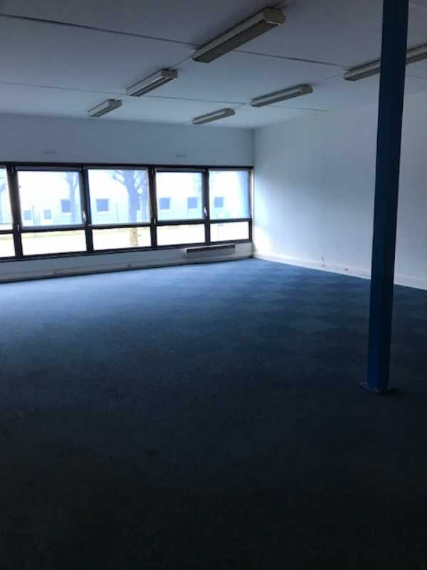 Local d&rsquo;activités location Paris – 440 m² – proximité Aéroport Charles de Gaulle