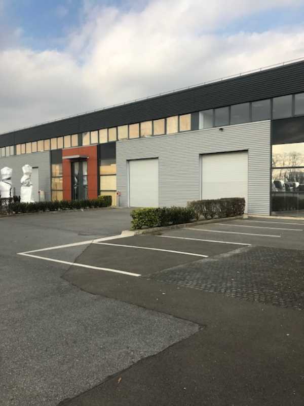 Local d’activités location Paris – 679 m² – Proximité Aéroport CDG