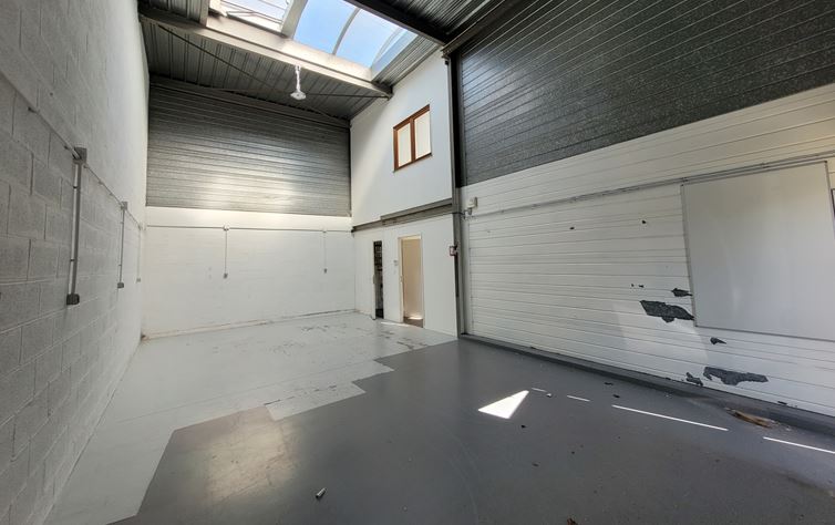 Local de 100 m² à louer dans la ZAE du parc des métiers à Ermont