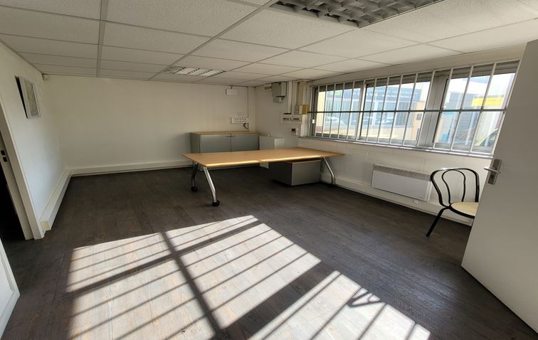 Local de 100 m² à louer dans la ZAE du parc des métiers à Ermont