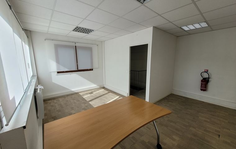 Local de 100 m² à louer dans la ZAE du parc des métiers à Ermont