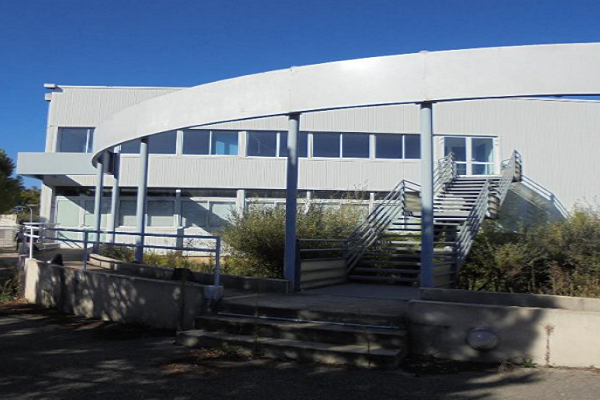 Local de 730 m² pour activités pharmaceutiques à louer – Nîmes/Sud de la France