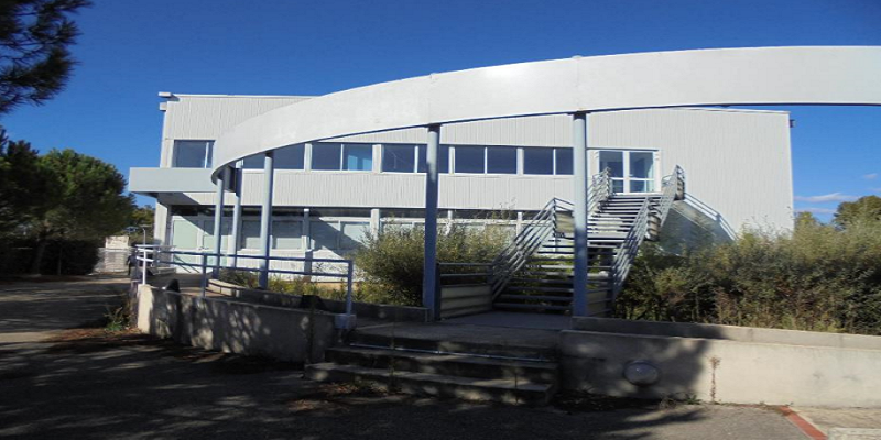 Local de 730 m² pour activités pharmaceutiques à louer – Nîmes/Sud de la France
