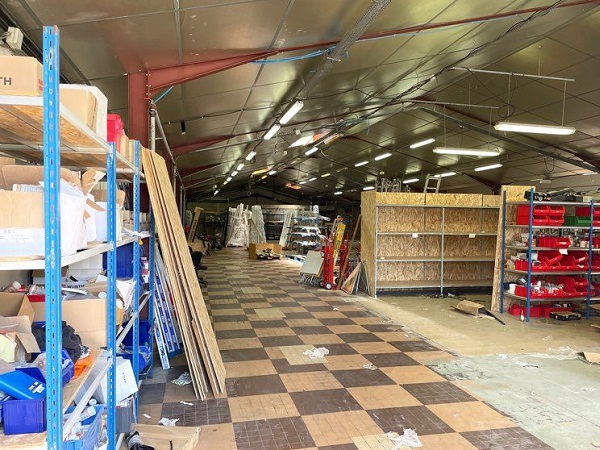 Local industriel de 8 000 m² à vendre – Saint-Privat-des-Prés (24)