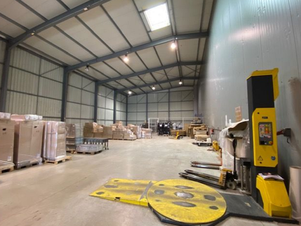 Local logistique de 3 076 m² à Brive-la-Gaillarde