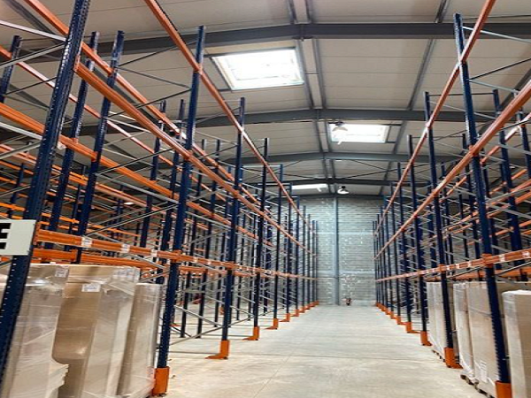 Local logistique de 3 076 m² à Brive-la-Gaillarde