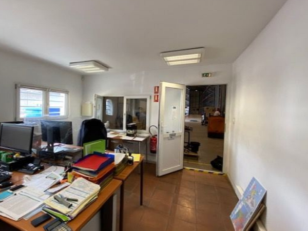 Local logistique de 3 076 m² à Brive-la-Gaillarde