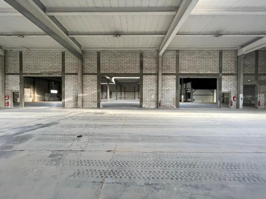 Local Logistique de 8 300 m² à louer à Amiens (80)