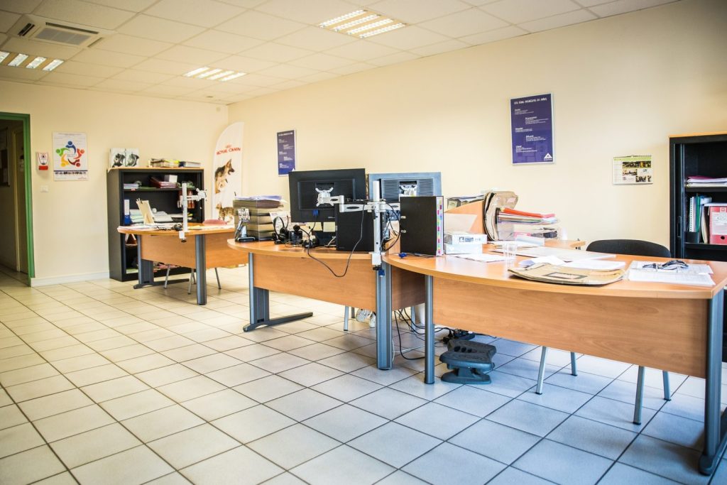 Location d&rsquo;un entrepôt d&rsquo;une surface de 3 000 m² proche de Bourges