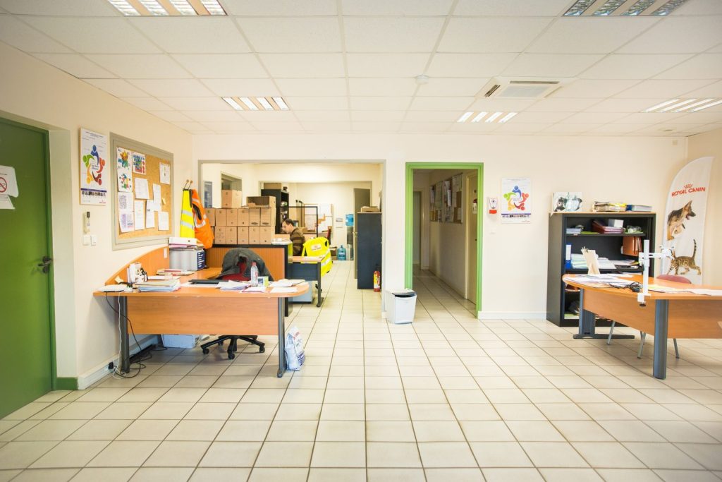 Location d&rsquo;un entrepôt d&rsquo;une surface de 3 000 m² proche de Bourges