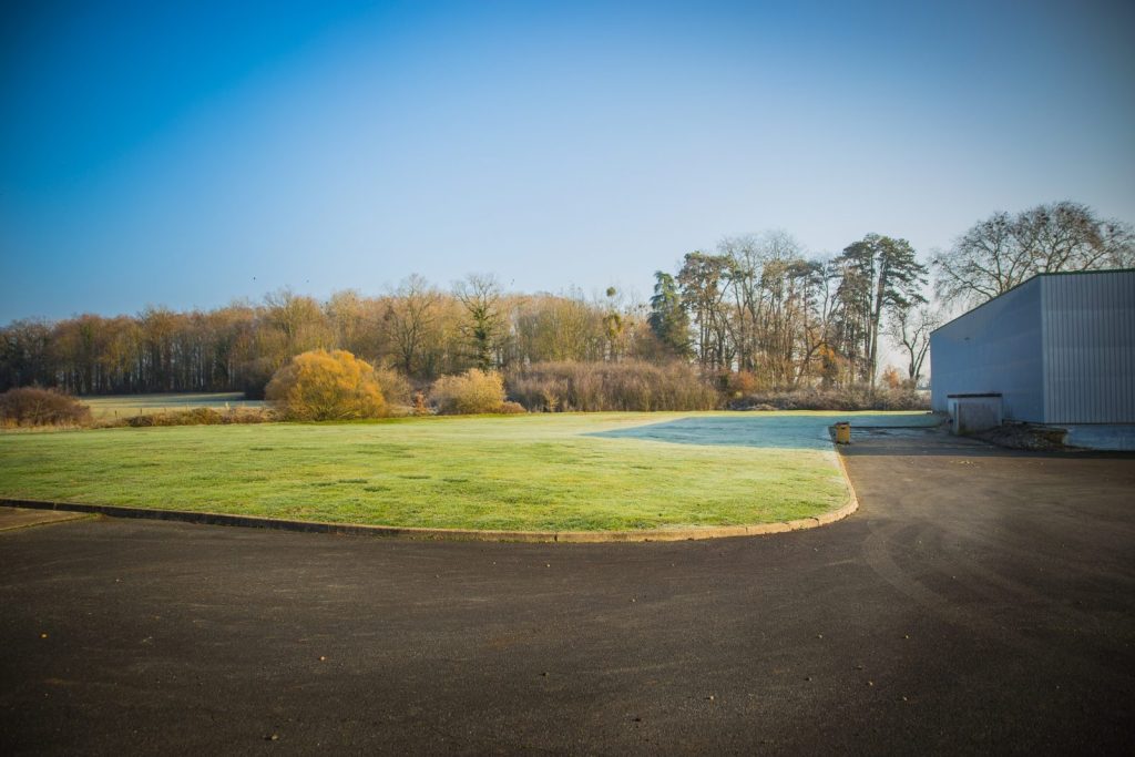 Location d&rsquo;un entrepôt d&rsquo;une surface de 3 000 m² proche de Bourges
