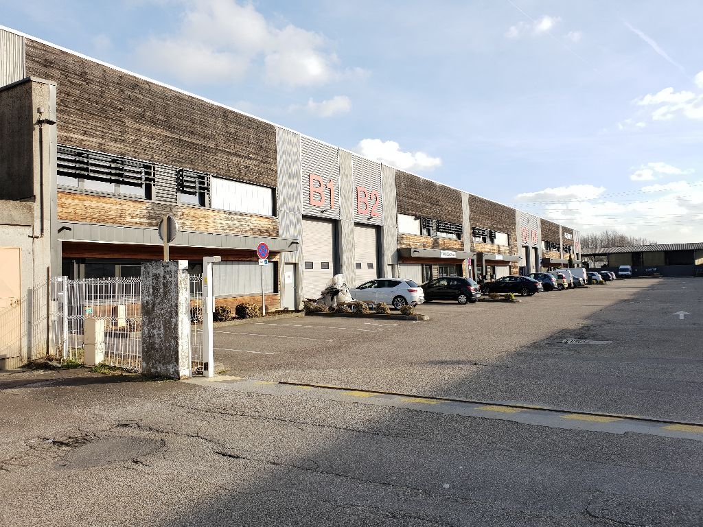 Location entrepôt Lyon – 715 m² – Lyon Sud