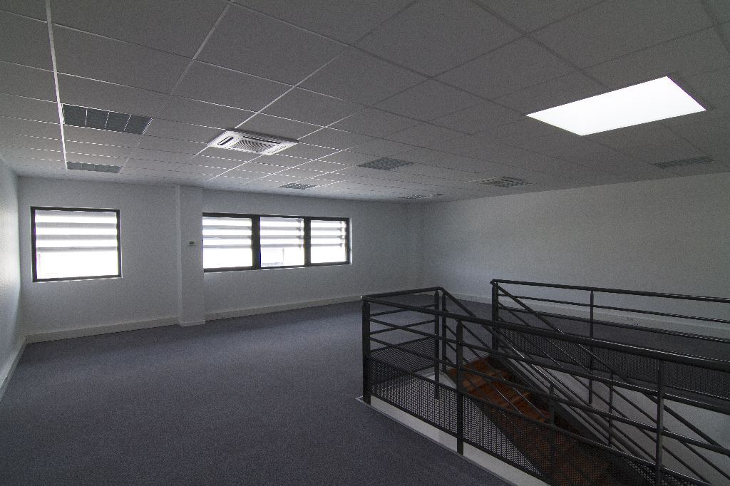 Location entrepôt Lyon – 715 m² – Lyon Sud