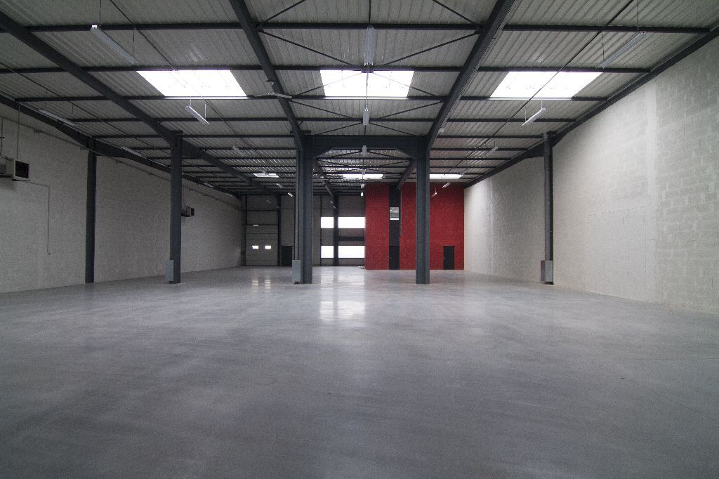 Location entrepôt Lyon – 715 m² – Lyon Sud
