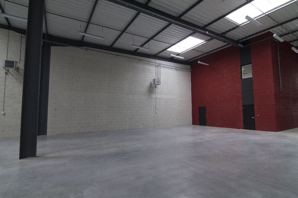 Location entrepôt Lyon – 715 m² – Lyon Sud