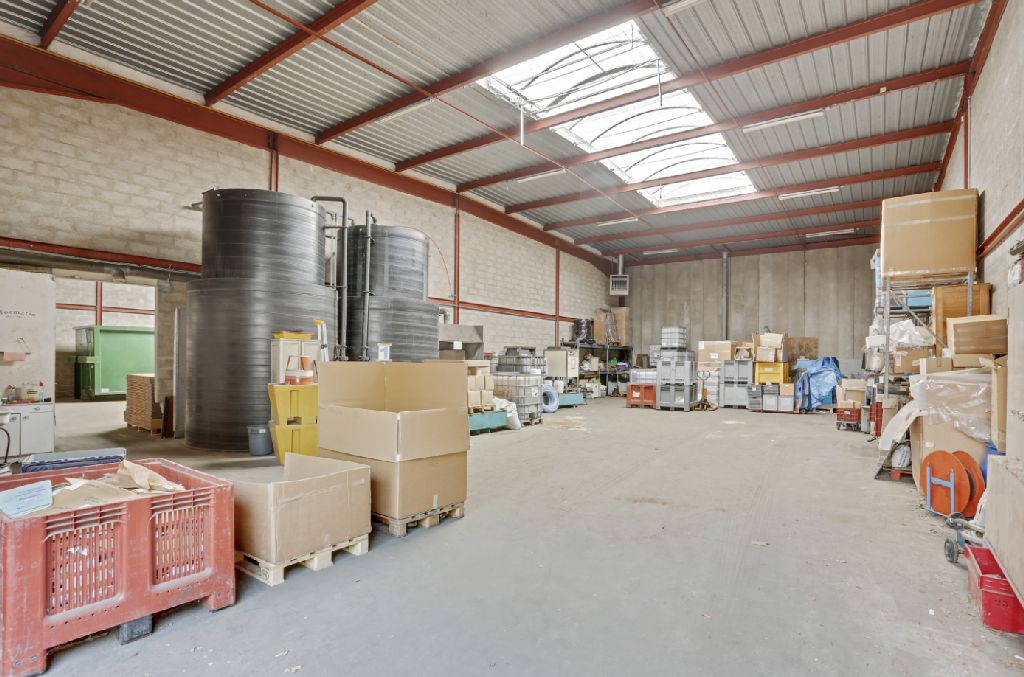 Location local d&rsquo;activités de 380 à 1 950 m² à côté de Paris – Essonne