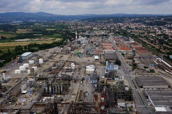 Plateforme chimique les Roches-Roussillon